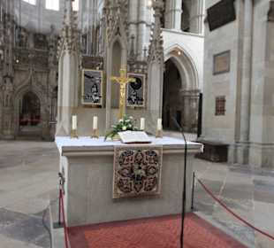 Altar vor dem Lettner