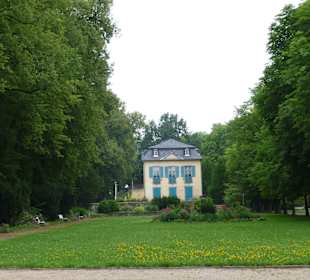 Neben dem Hotel im Kurpark