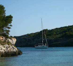 Anlegendes Segelboot