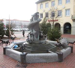 Brunnen vor der Pauluskirche / auf dem Marktplatz