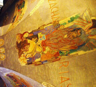 An der Decke Malerei