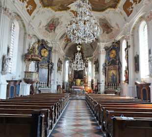 Blick in das Kirchenschiff der Pfarrkirche