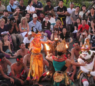 Kecak-Tanz-Aufführung beim Tempel Uluwatu