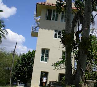 Der Turm beim Hauptgebäude