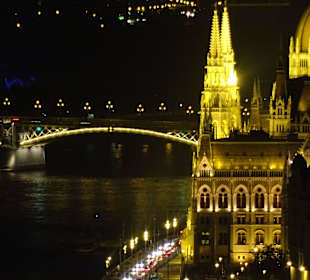 Budapest: Kettenbrücke, Parlamentsgebäude