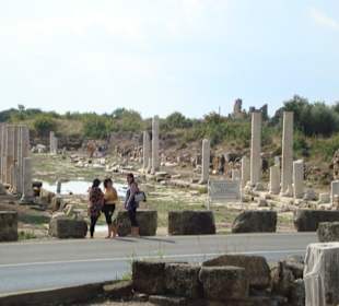 Ausgrabungen an der Staße nach Side