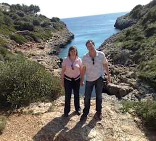 hübsche Bucht hinter dem Eingang zur Drachenhöhle