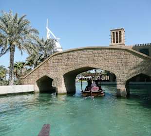 Eine der Wasserstrassen im Madinat