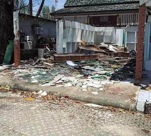 Trauriger Rest der Surin Beach Oktober 14