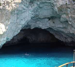 Einfahrt in eine Grotte