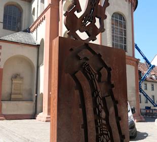Skulptur Auferstehender und Fallender