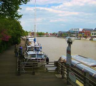Hafenpromenade / Uferpromenade Leer