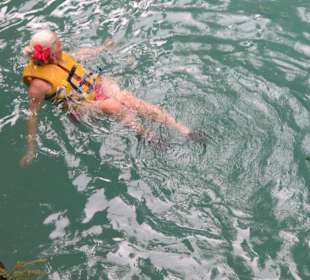 Schwimmen im kühlen Wasser