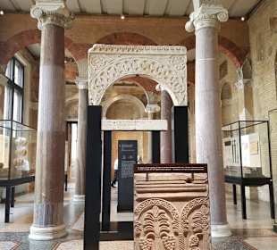 Tolle Hallen und Säulen