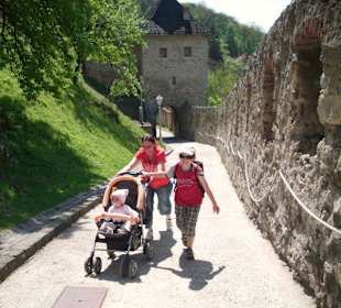 Beschwerlicher Aufstieg zur Burg