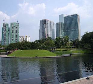 Mit dem Rücken zu den Türmen