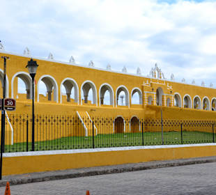 Izamal - Klostermauer