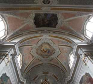 Orgel mit Deckengewölbe