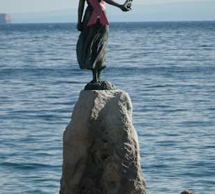 Das Mädchen mit der Möwe in Opatija