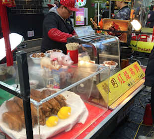 Myeongdong (Shopping- & Foodmeile)