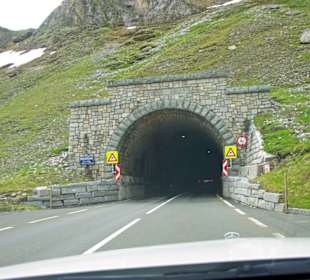 Einfahrt in den Tunnel