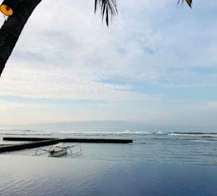 Infinity Pool von Hotel in Candidasa 