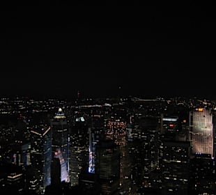 Aussicht aufs nächtliche Lichtermeer