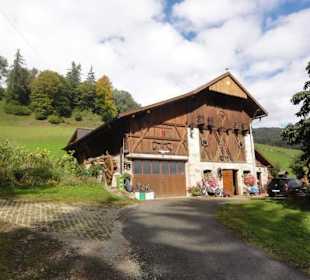 Bauernhaus am Weg