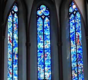 Chagall-Fenster – große Kunst in St. Stephan