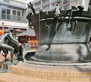 Beim Faunbrunnen von 1986 von Heinrich Apel