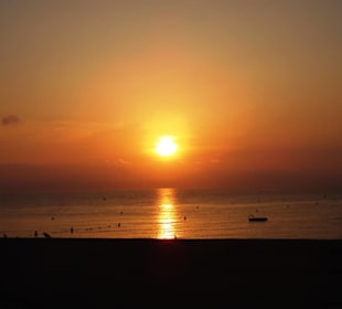 Sonnenaufgang an der Strandpromenade