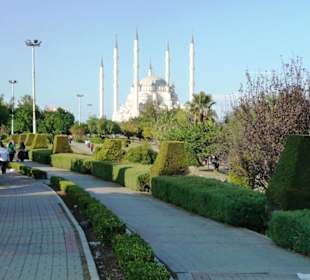 Parkanlage Richtung Moschee