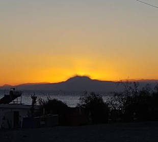 Sonenutergang oberhalb vom Strand