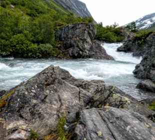 Widok na wodospad Videfossen (Buldrefossen)