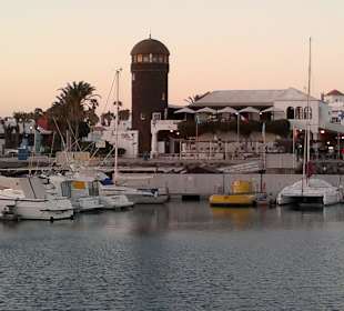 Blick vom Leuchtturm zum Hafen