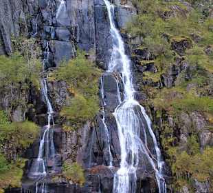Wasserfall im Trollfjord