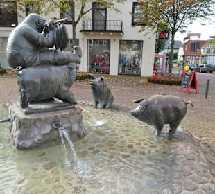 Ansichten des Wurstträgerbrunnens in Versmold