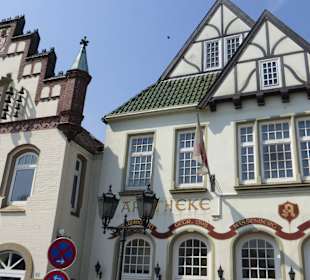 Alte Apotheke und „Glockenhaus“ am Marktplatz