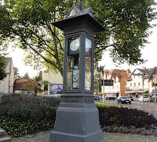 Das namensgebende Uhrtürmchen auf der Straße