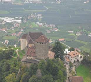 Von der Seilbahn aus, Schloss Tirol