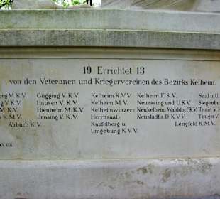 Am Weg Kriegdenkmal von hinten