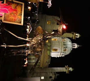 Blick auf die Karlskirche