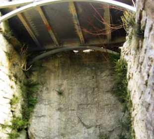 Am Übergang zum Wohnturm