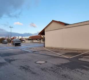 Hinter den Waschhallen