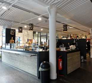 Kassenbereich und Museums-Café