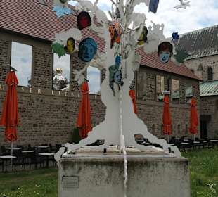 Installation „Island of Dolls" (Insel der Puppen)