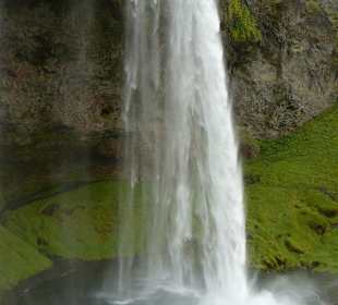 Cascata di Seljalandsfoss 