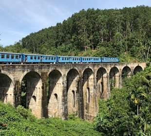 9-Arches Brigde mit Überfahrendem Zug
