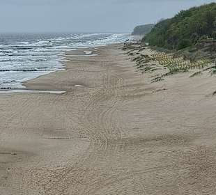 Blick an der Ruine zur rechten Seeseite. 