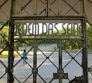 Tor zwischen Häftlingslager und SS-Bereich